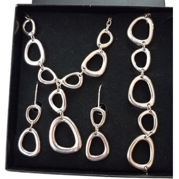 Avon Necklace, Bracelet Earrings 3-Piece Set -Silvertone NIB 2005 - Picture 3 of 5
